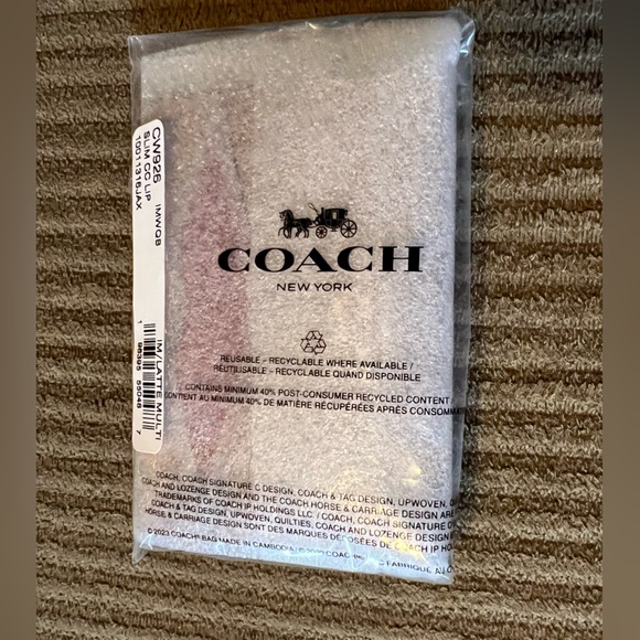 Coach Lip Card Case nwt in packaging - Picture 2 of 3